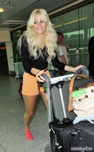 43512_pixie_lott_leggy_and_tanned_heathrow_airport_apr_2.jpg